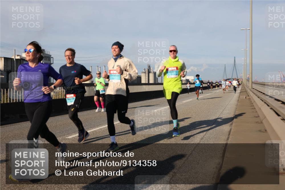 03.10.2025 - Köhlbrandbrückenlauf Lena Gebhardt http://msf.ph/oto/9134358 03.10.2025 09:52:29 Position 2  meine-sportfotos.de