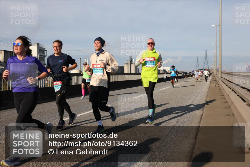 03.10.2025 - Köhlbrandbrückenlauf Lena Gebhardt http://msf.ph/oto/9134362 03.10.2025 09:52:30 Position 2  meine-sportfotos.de