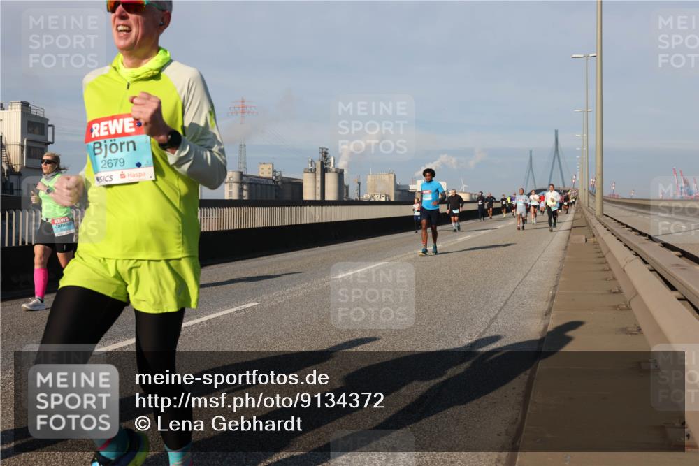 03.10.2025 - Köhlbrandbrückenlauf Lena Gebhardt http://msf.ph/oto/9134372 03.10.2025 09:52:30 Position 2 2679 meine-sportfotos.de