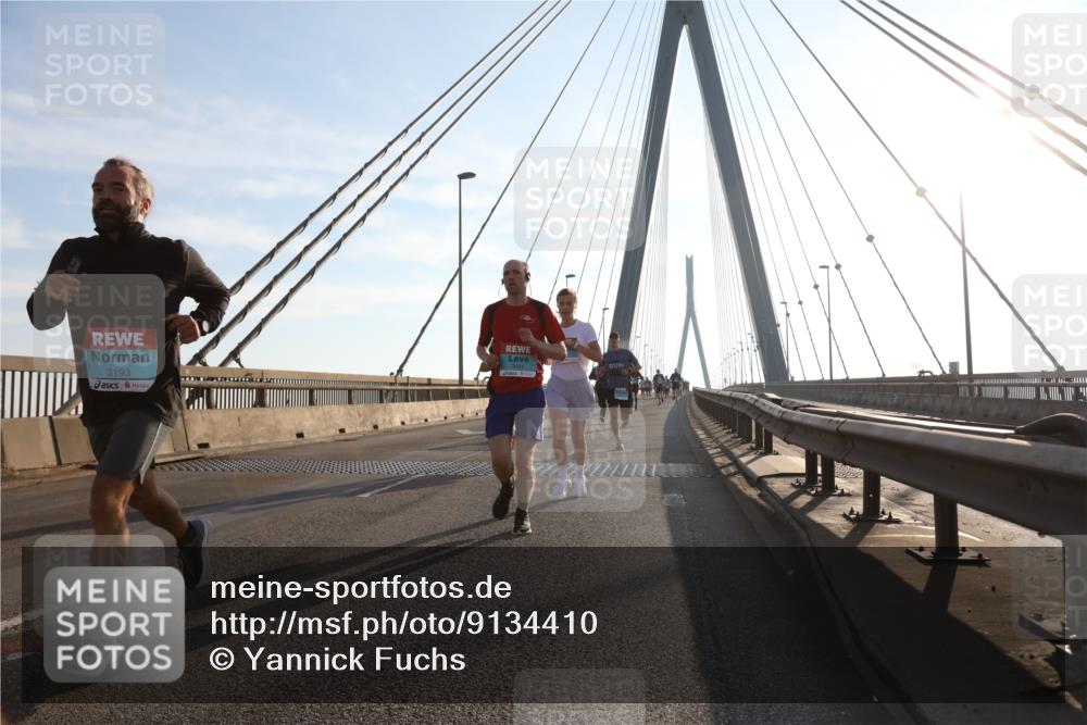 03.10.2025 - Köhlbrandbrückenlauf Yannick Fuchs http://msf.ph/oto/9134410 03.10.2025 08:21:30 Position 1 3193 meine-sportfotos.de