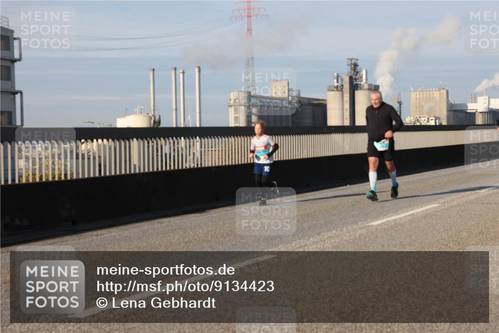 03.10.2025 - Köhlbrandbrückenlauf Lena Gebhardt http://msf.ph/oto/9134423 03.10.2025 09:52:35 Position 2 4, 10 meine-sportfotos.de