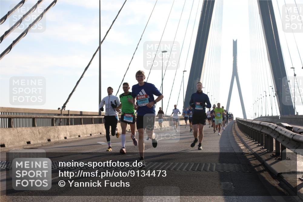 03.10.2025 - Köhlbrandbrückenlauf Yannick Fuchs http://msf.ph/oto/9134473 03.10.2025 08:21:39 Position 1 1230 meine-sportfotos.de