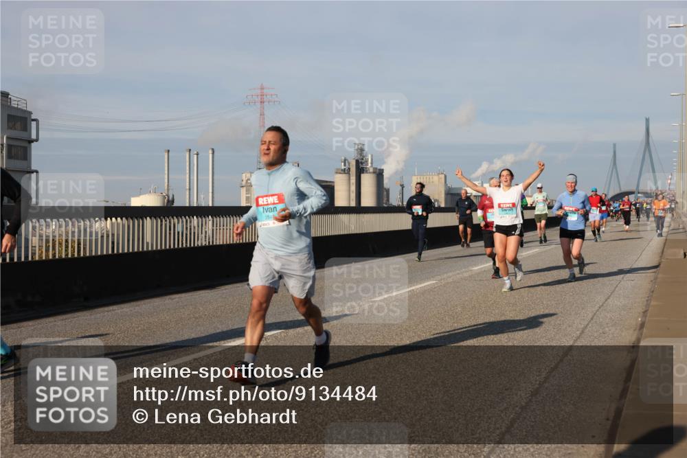 03.10.2025 - Köhlbrandbrückenlauf Lena Gebhardt http://msf.ph/oto/9134484 03.10.2025 09:52:39 Position 2 354 meine-sportfotos.de