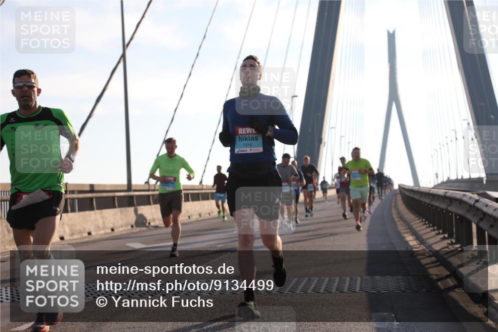 03.10.2025 - Köhlbrandbrückenlauf Yannick Fuchs http://msf.ph/oto/9134499 03.10.2025 08:21:40 Position 1 1016 meine-sportfotos.de