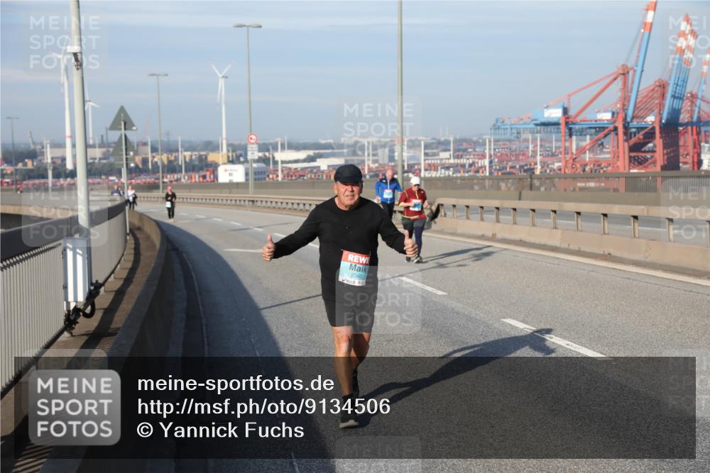 03.10.2025 - Köhlbrandbrückenlauf Yannick Fuchs http://msf.ph/oto/9134506 03.10.2025 09:09:49 Position 2 2360 meine-sportfotos.de