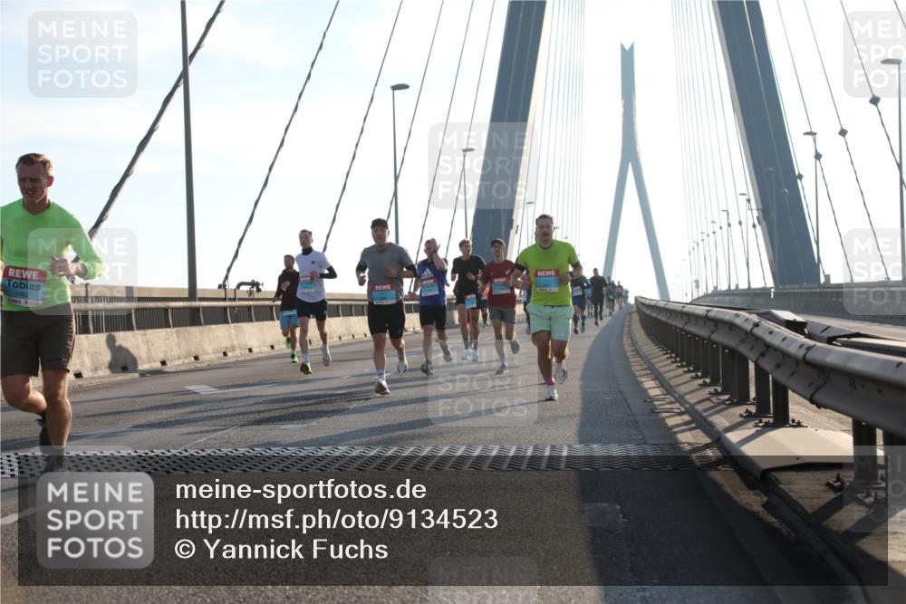 03.10.2025 - Köhlbrandbrückenlauf Yannick Fuchs http://msf.ph/oto/9134523 03.10.2025 08:21:42 Position 1 1462 meine-sportfotos.de