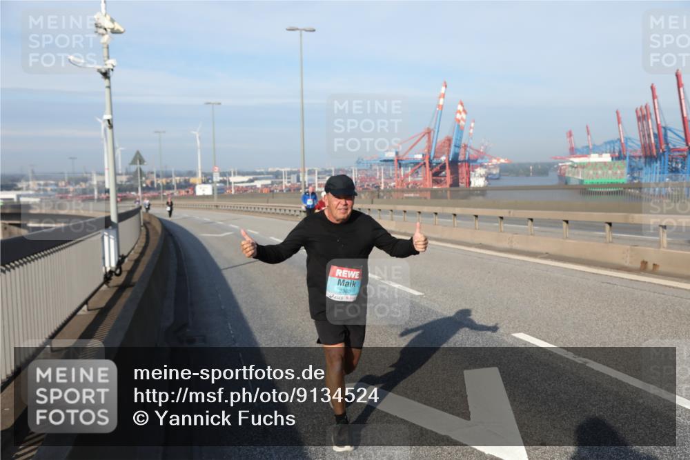 03.10.2025 - Köhlbrandbrückenlauf Yannick Fuchs http://msf.ph/oto/9134524 03.10.2025 09:09:50 Position 2 2360 meine-sportfotos.de
