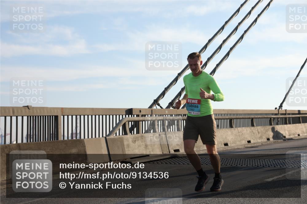 03.10.2025 - Köhlbrandbrückenlauf Yannick Fuchs http://msf.ph/oto/9134536 03.10.2025 08:21:42 Position 1 1462 meine-sportfotos.de