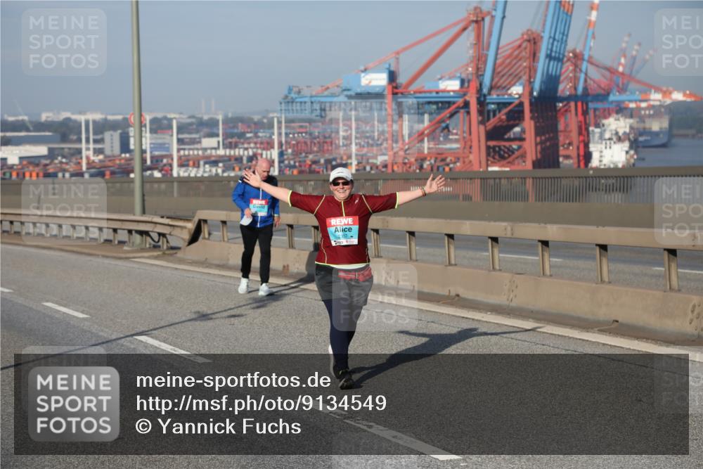 03.10.2025 - Köhlbrandbrückenlauf Yannick Fuchs http://msf.ph/oto/9134549 03.10.2025 09:09:54 Position 2 2357 meine-sportfotos.de