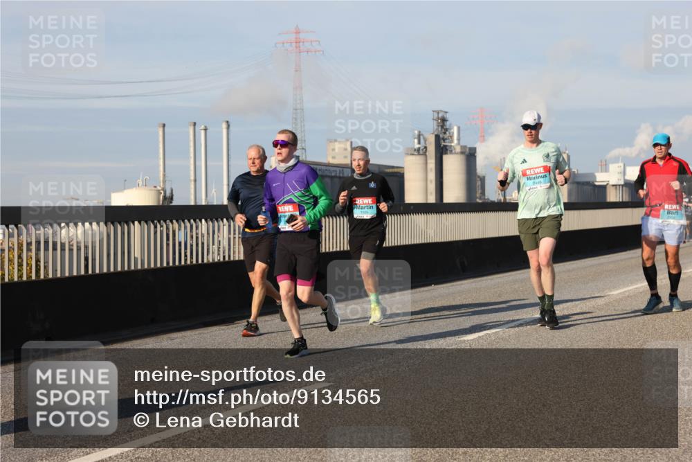 03.10.2025 - Köhlbrandbrückenlauf Lena Gebhardt http://msf.ph/oto/9134565 03.10.2025 09:52:44 Position 2 1525, 2449, 2450 meine-sportfotos.de