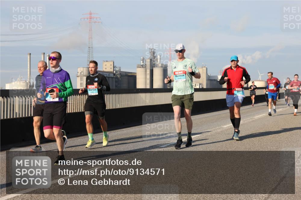 03.10.2025 - Köhlbrandbrückenlauf Lena Gebhardt http://msf.ph/oto/9134571 03.10.2025 09:52:44 Position 2 1525, 2449 meine-sportfotos.de
