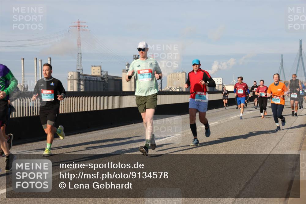 03.10.2025 - Köhlbrandbrückenlauf Lena Gebhardt http://msf.ph/oto/9134578 03.10.2025 09:52:45 Position 2  meine-sportfotos.de