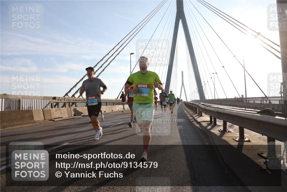 03.10.2025 - Köhlbrandbrückenlauf Yannick Fuchs http://msf.ph/oto/9134579 03.10.2025 08:21:44 Position 1 3841 meine-sportfotos.de