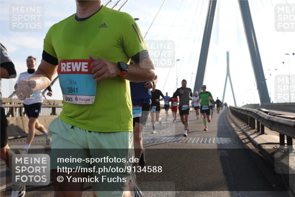 03.10.2025 - Köhlbrandbrückenlauf Yannick Fuchs http://msf.ph/oto/9134588 03.10.2025 08:21:45 Position 1 3841, 40 meine-sportfotos.de
