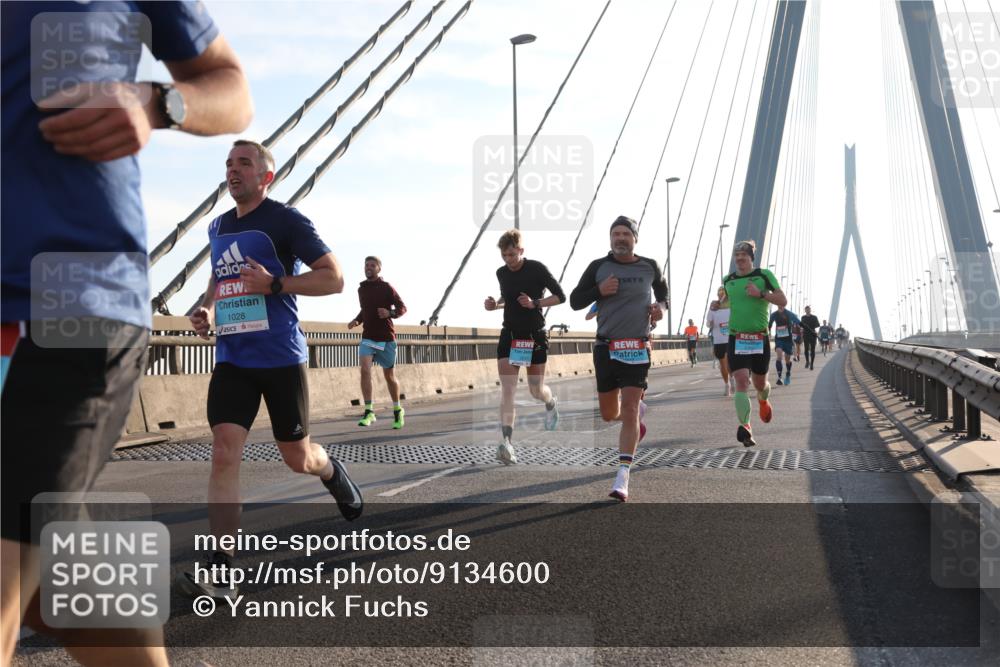 03.10.2025 - Köhlbrandbrückenlauf Yannick Fuchs http://msf.ph/oto/9134600 03.10.2025 08:21:46 Position 1 1028 meine-sportfotos.de