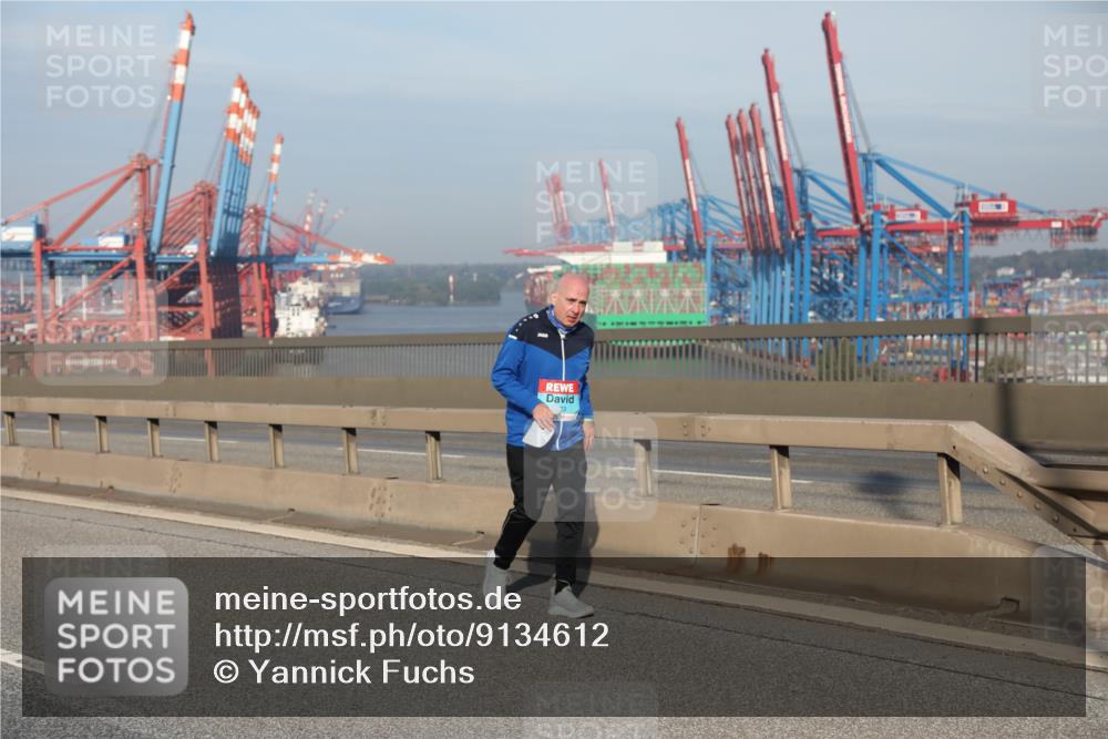 03.10.2025 - Köhlbrandbrückenlauf Yannick Fuchs http://msf.ph/oto/9134612 03.10.2025 09:10:02 Position 2  meine-sportfotos.de