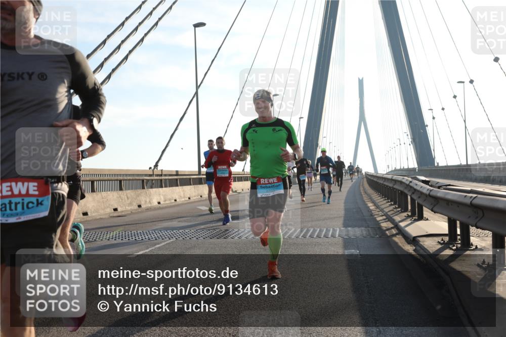 03.10.2025 - Köhlbrandbrückenlauf Yannick Fuchs http://msf.ph/oto/9134613 03.10.2025 08:21:47 Position 1 2703 meine-sportfotos.de