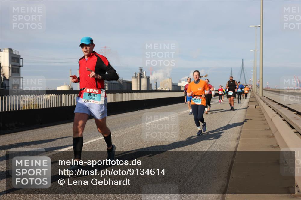 03.10.2025 - Köhlbrandbrückenlauf Lena Gebhardt http://msf.ph/oto/9134614 03.10.2025 09:52:47 Position 2 2450 meine-sportfotos.de
