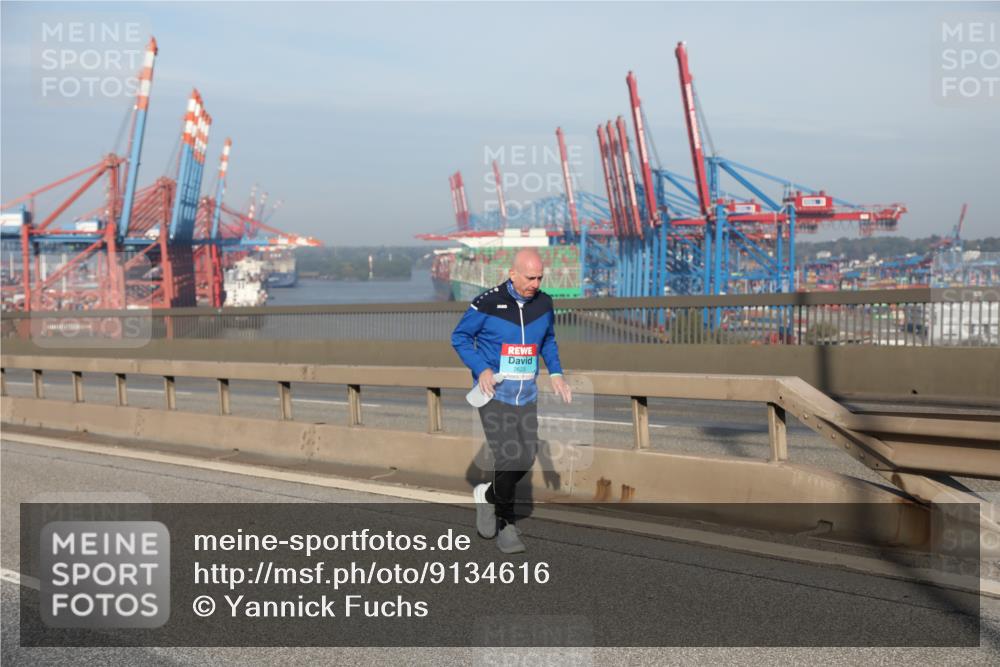 03.10.2025 - Köhlbrandbrückenlauf Yannick Fuchs http://msf.ph/oto/9134616 03.10.2025 09:10:02 Position 2 2623 meine-sportfotos.de
