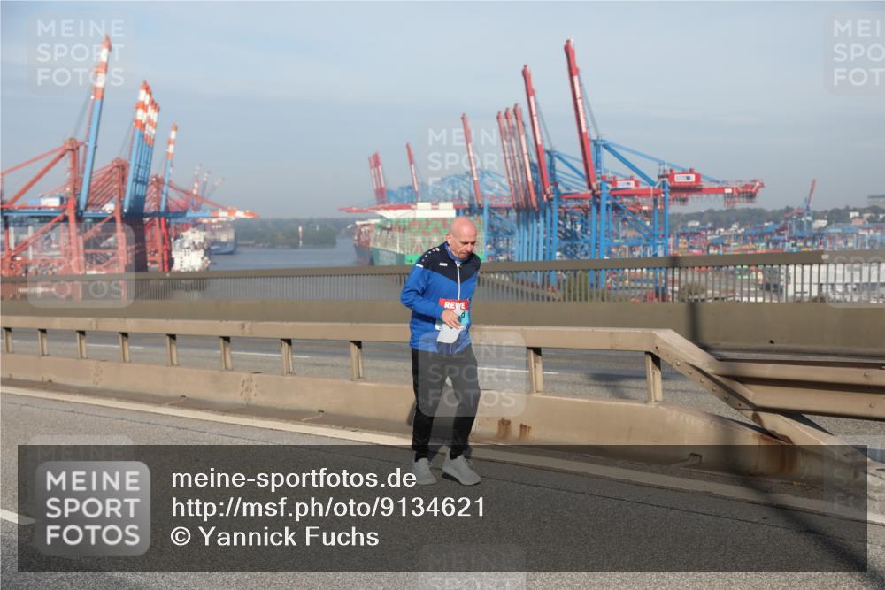 03.10.2025 - Köhlbrandbrückenlauf Yannick Fuchs http://msf.ph/oto/9134621 03.10.2025 09:10:02 Position 2  meine-sportfotos.de