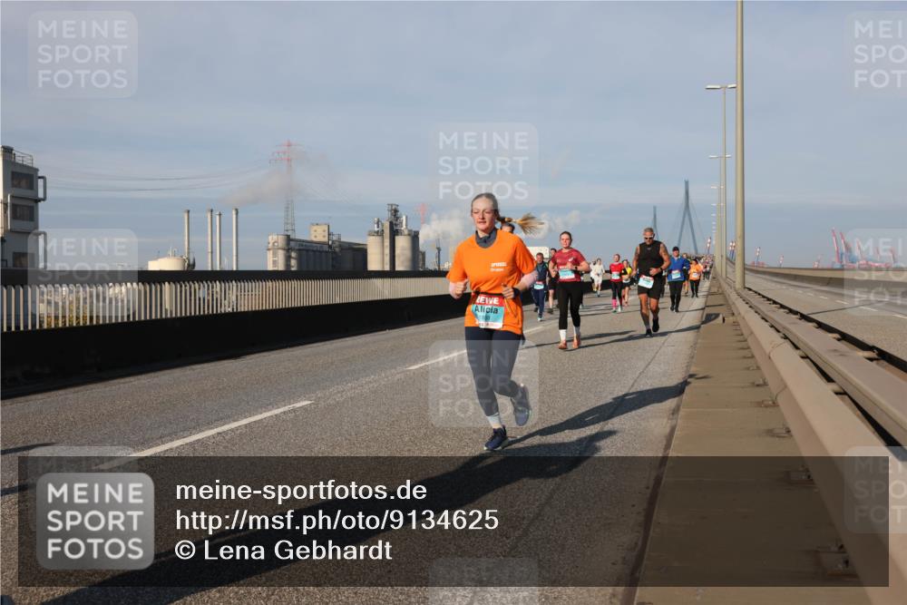 03.10.2025 - Köhlbrandbrückenlauf Lena Gebhardt http://msf.ph/oto/9134625 03.10.2025 09:52:47 Position 2  meine-sportfotos.de