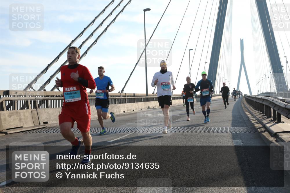 03.10.2025 - Köhlbrandbrückenlauf Yannick Fuchs http://msf.ph/oto/9134635 03.10.2025 08:21:49 Position 1 3705 meine-sportfotos.de