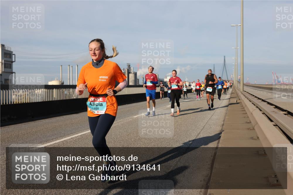 03.10.2025 - Köhlbrandbrückenlauf Lena Gebhardt http://msf.ph/oto/9134641 03.10.2025 09:52:48 Position 2 1858 meine-sportfotos.de