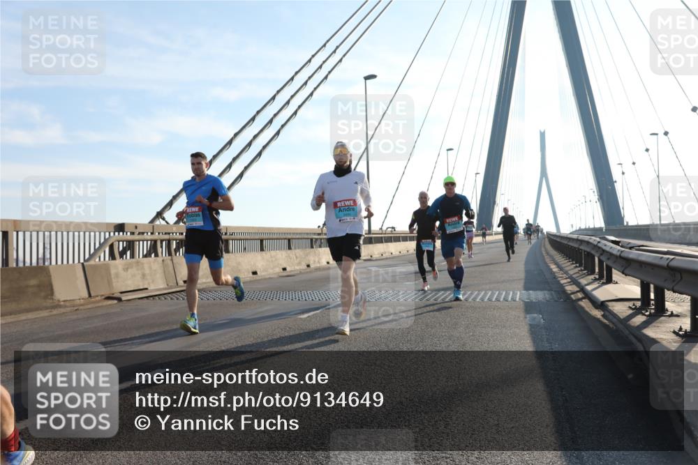 03.10.2025 - Köhlbrandbrückenlauf Yannick Fuchs http://msf.ph/oto/9134649 03.10.2025 08:21:49 Position 1 1, 4 meine-sportfotos.de