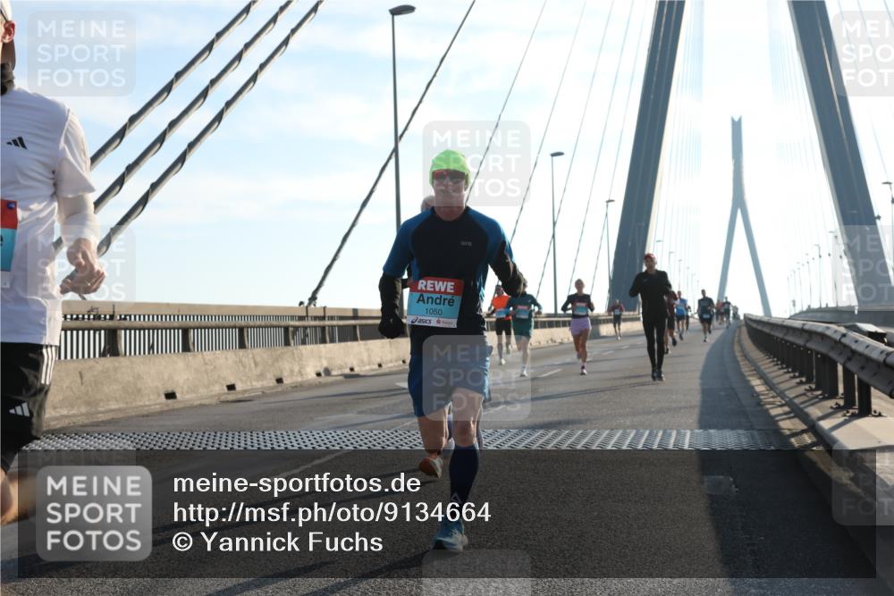 03.10.2025 - Köhlbrandbrückenlauf Yannick Fuchs http://msf.ph/oto/9134664 03.10.2025 08:21:50 Position 1 1050 meine-sportfotos.de