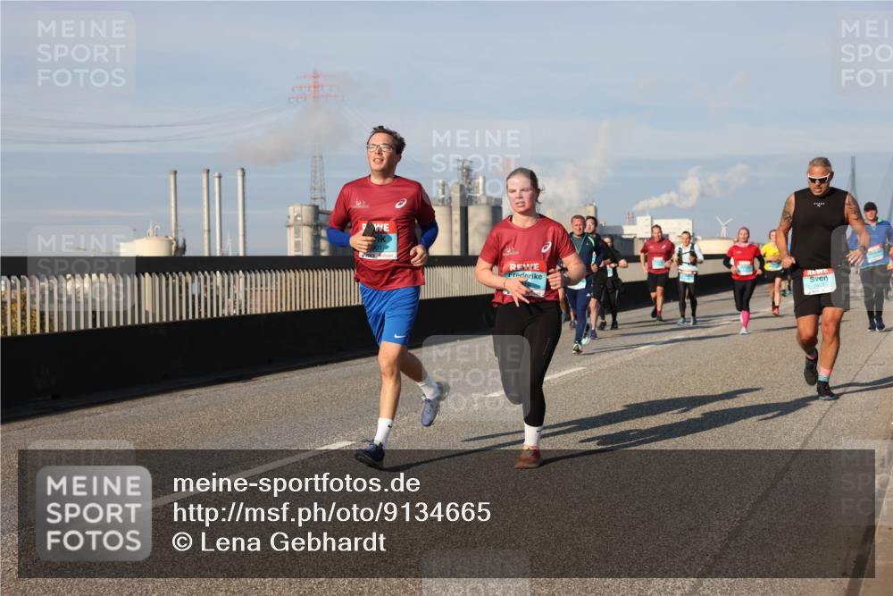 03.10.2025 - Köhlbrandbrückenlauf Lena Gebhardt http://msf.ph/oto/9134665 03.10.2025 09:52:49 Position 2  meine-sportfotos.de