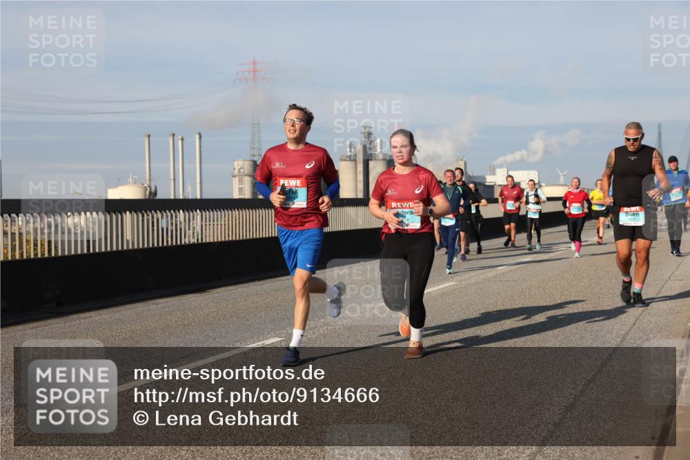 03.10.2025 - Köhlbrandbrückenlauf Lena Gebhardt http://msf.ph/oto/9134666 03.10.2025 09:52:49 Position 2 18 meine-sportfotos.de