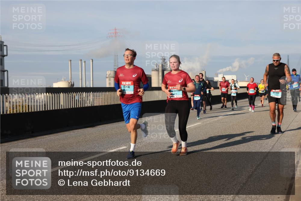 03.10.2025 - Köhlbrandbrückenlauf Lena Gebhardt http://msf.ph/oto/9134669 03.10.2025 09:52:49 Position 2 1901, 1818 meine-sportfotos.de