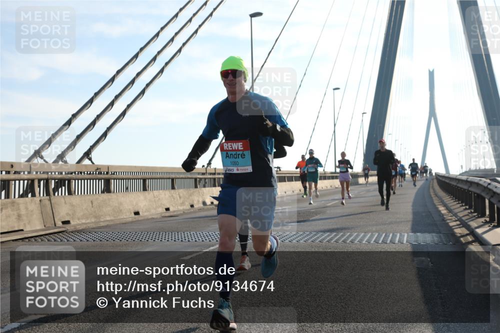 03.10.2025 - Köhlbrandbrückenlauf Yannick Fuchs http://msf.ph/oto/9134674 03.10.2025 08:21:50 Position 1 1050 meine-sportfotos.de