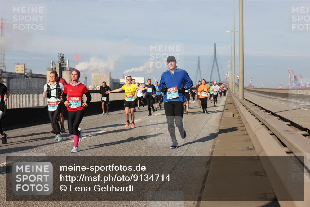 03.10.2025 - Köhlbrandbrückenlauf Lena Gebhardt http://msf.ph/oto/9134714 03.10.2025 09:52:53 Position 2 1919, 3524, 3202 meine-sportfotos.de