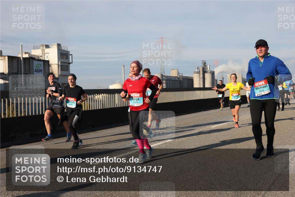 03.10.2025 - Köhlbrandbrückenlauf Lena Gebhardt http://msf.ph/oto/9134747 03.10.2025 09:52:54 Position 2 3524, 3202 meine-sportfotos.de