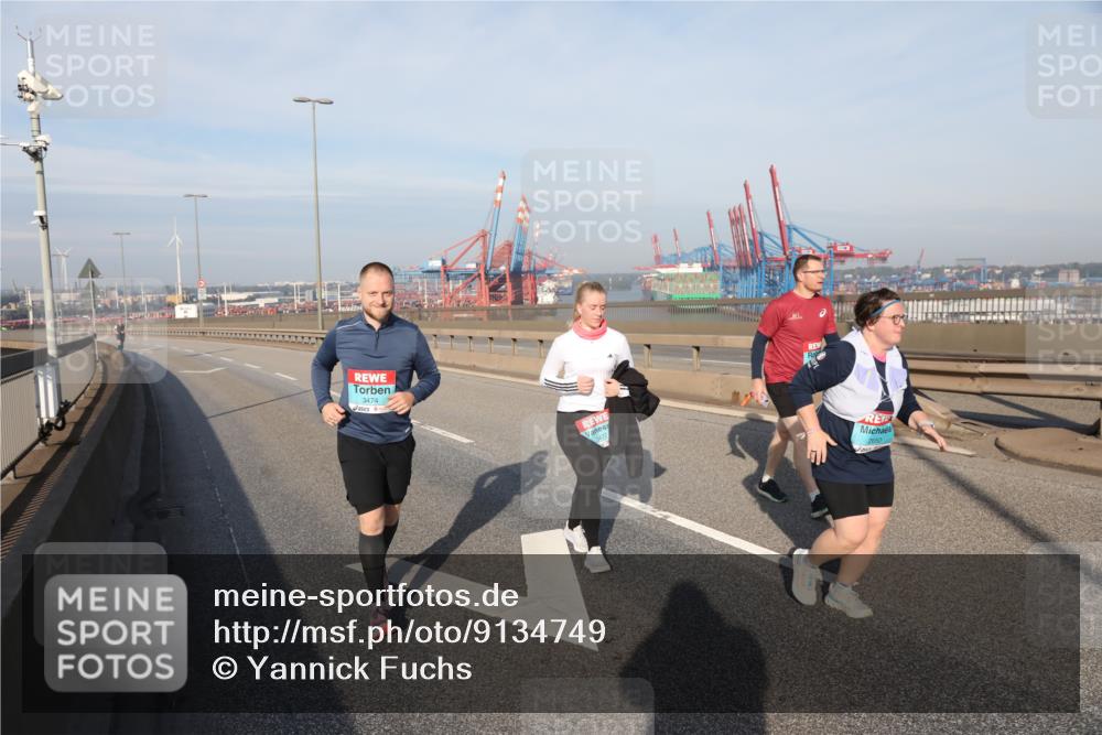 03.10.2025 - Köhlbrandbrückenlauf Yannick Fuchs http://msf.ph/oto/9134749 03.10.2025 09:10:30 Position 2 3474, 3477 meine-sportfotos.de