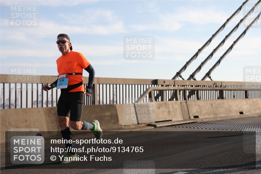 03.10.2025 - Köhlbrandbrückenlauf Yannick Fuchs http://msf.ph/oto/9134765 03.10.2025 08:21:56 Position 1 3286 meine-sportfotos.de