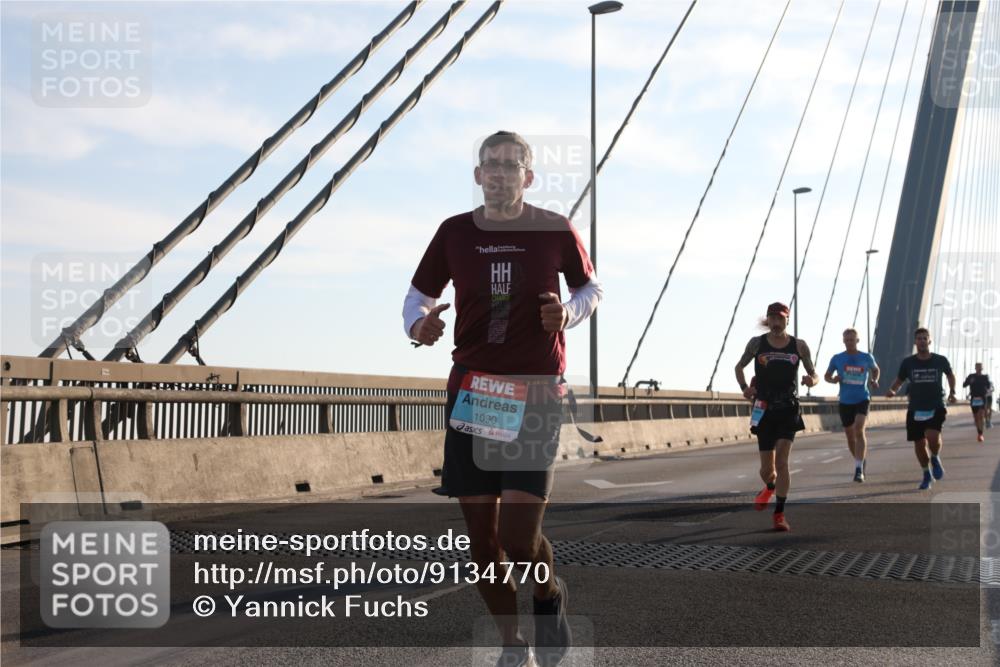 03.10.2025 - Köhlbrandbrückenlauf Yannick Fuchs http://msf.ph/oto/9134770 03.10.2025 08:21:57 Position 1 1090 meine-sportfotos.de