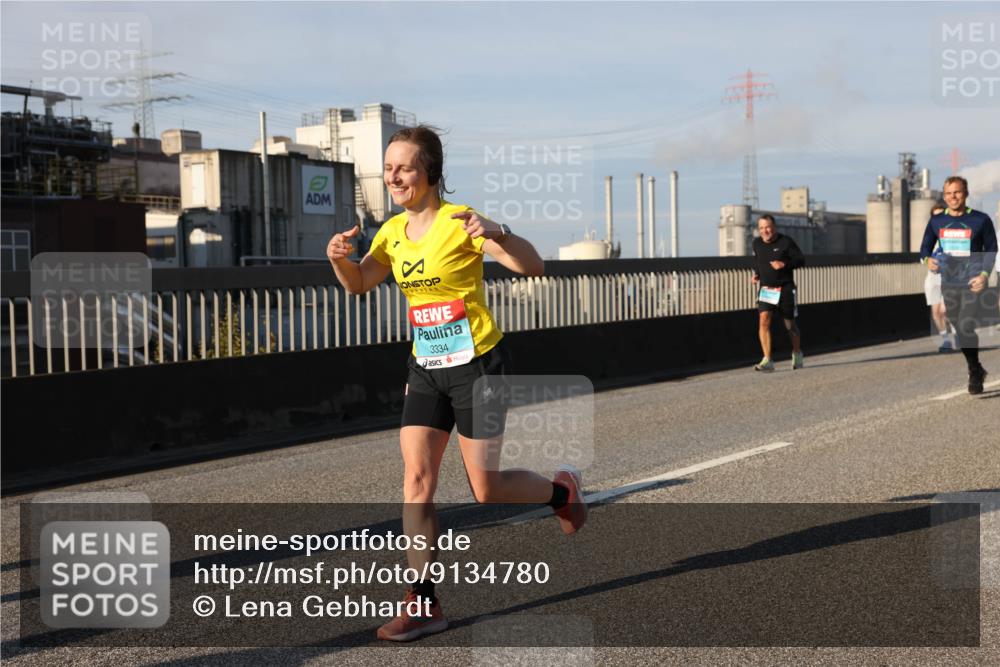 03.10.2025 - Köhlbrandbrückenlauf Lena Gebhardt http://msf.ph/oto/9134780 03.10.2025 09:52:57 Position 2 3334 meine-sportfotos.de
