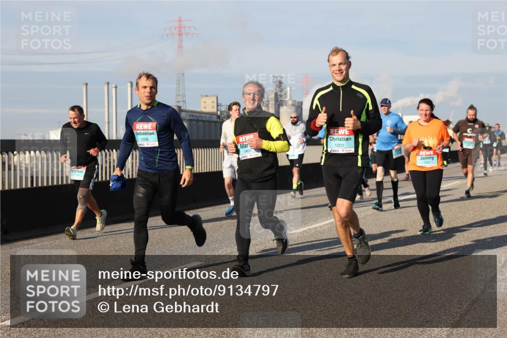 03.10.2025 - Köhlbrandbrückenlauf Lena Gebhardt http://msf.ph/oto/9134797 03.10.2025 09:52:58 Position 2 1558, 1464, 1201, 1350 meine-sportfotos.de