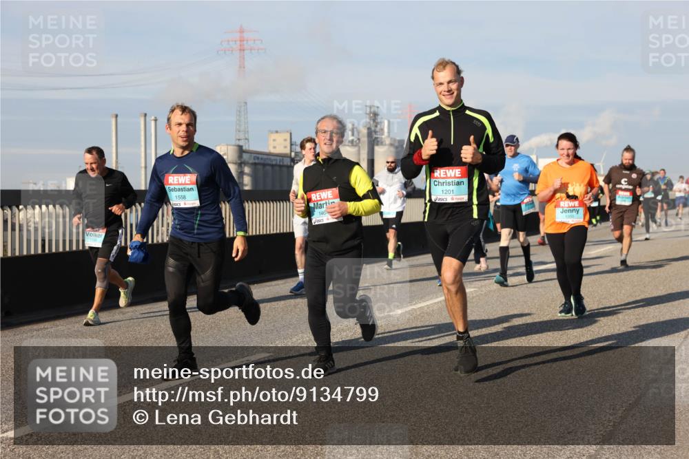 03.10.2025 - Köhlbrandbrückenlauf Lena Gebhardt http://msf.ph/oto/9134799 03.10.2025 09:52:58 Position 2 1558, 146, 1201, 1350 meine-sportfotos.de