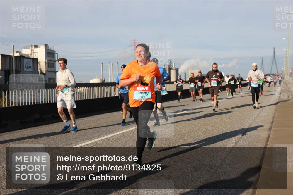 03.10.2025 - Köhlbrandbrückenlauf Lena Gebhardt http://msf.ph/oto/9134825 03.10.2025 09:53:00 Position 2 1350 meine-sportfotos.de