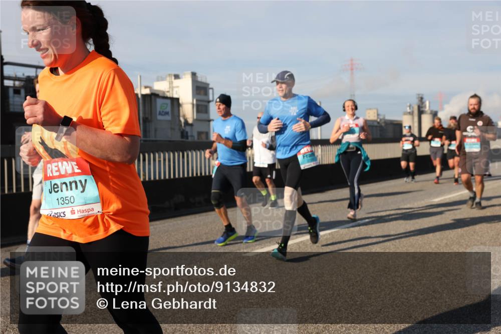 03.10.2025 - Köhlbrandbrückenlauf Lena Gebhardt http://msf.ph/oto/9134832 03.10.2025 09:53:01 Position 2 1350 meine-sportfotos.de