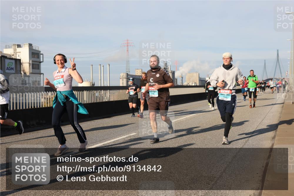 03.10.2025 - Köhlbrandbrückenlauf Lena Gebhardt http://msf.ph/oto/9134842 03.10.2025 09:53:02 Position 2 3818, 2786, 1544 meine-sportfotos.de