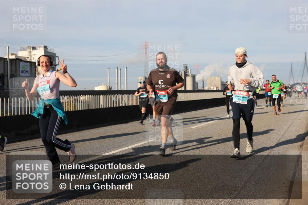 03.10.2025 - Köhlbrandbrückenlauf Lena Gebhardt http://msf.ph/oto/9134850 03.10.2025 09:53:02 Position 2 3818, 1544, 3 meine-sportfotos.de