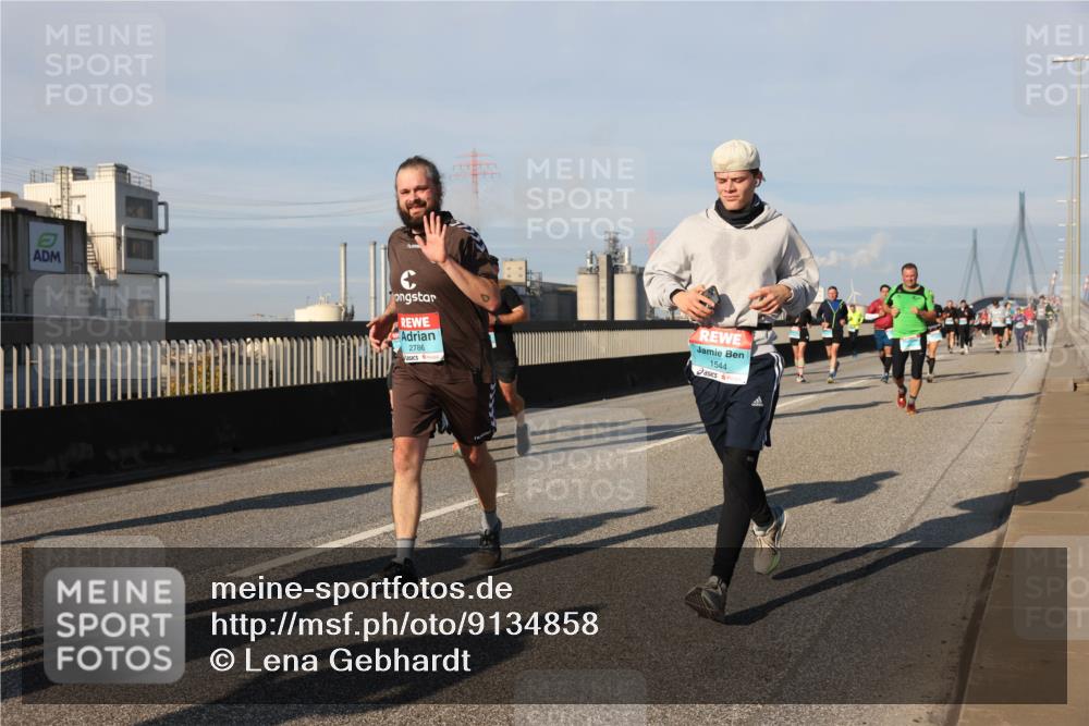 03.10.2025 - Köhlbrandbrückenlauf Lena Gebhardt http://msf.ph/oto/9134858 03.10.2025 09:53:02 Position 2 2786, 1544 meine-sportfotos.de