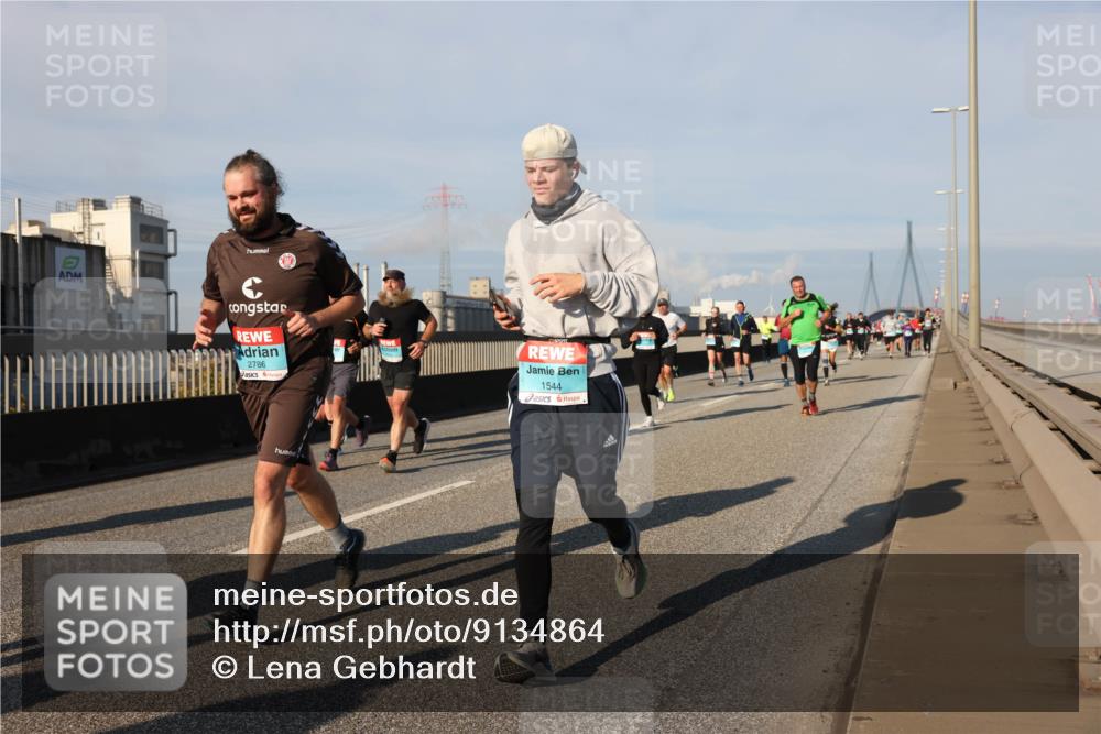 03.10.2025 - Köhlbrandbrückenlauf Lena Gebhardt http://msf.ph/oto/9134864 03.10.2025 09:53:03 Position 2 2786, 1544 meine-sportfotos.de