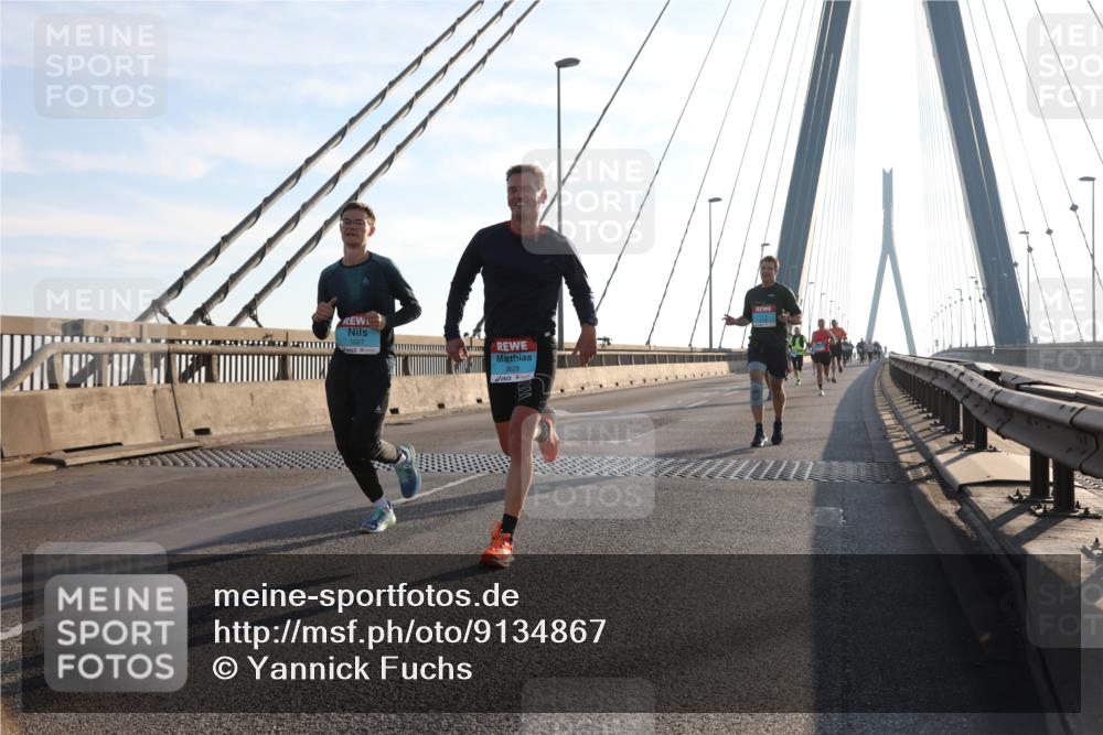 03.10.2025 - Köhlbrandbrückenlauf Yannick Fuchs http://msf.ph/oto/9134867 03.10.2025 08:22:05 Position 1 1027, 3628 meine-sportfotos.de