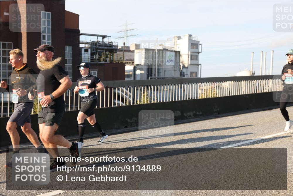 03.10.2025 - Köhlbrandbrückenlauf Lena Gebhardt http://msf.ph/oto/9134889 03.10.2025 09:53:05 Position 2  meine-sportfotos.de