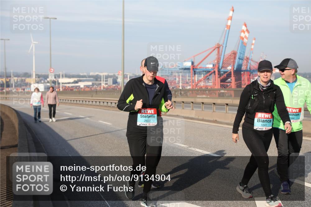 03.10.2025 - Köhlbrandbrückenlauf Yannick Fuchs http://msf.ph/oto/9134904 03.10.2025 09:12:13 Position 2 396, 1241, 2607 meine-sportfotos.de